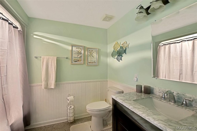 bathroom with vanity, a shower with shower curtain, and toilet