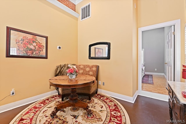 sitting room with ornamental molding