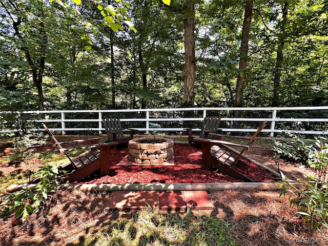 view of yard featuring a fire pit