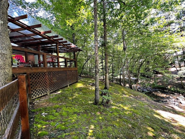 view of yard featuring a pergola