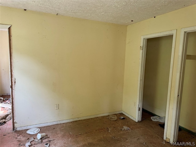 unfurnished bedroom featuring a textured ceiling