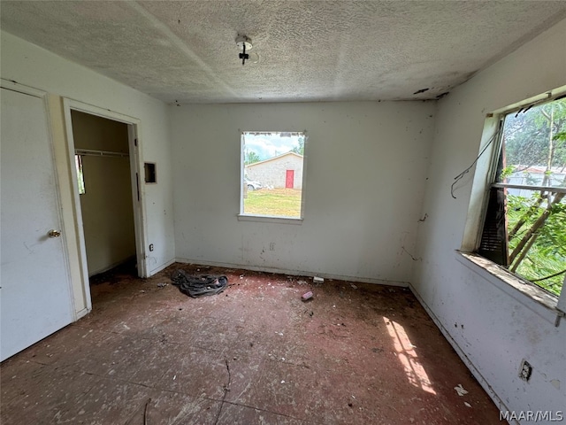 unfurnished bedroom featuring a textured ceiling