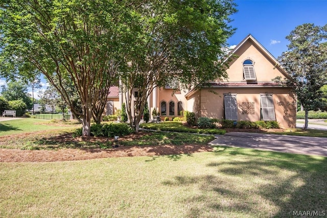 view of front facade with a front yard