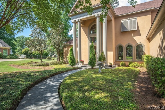 view of front of house with a front lawn