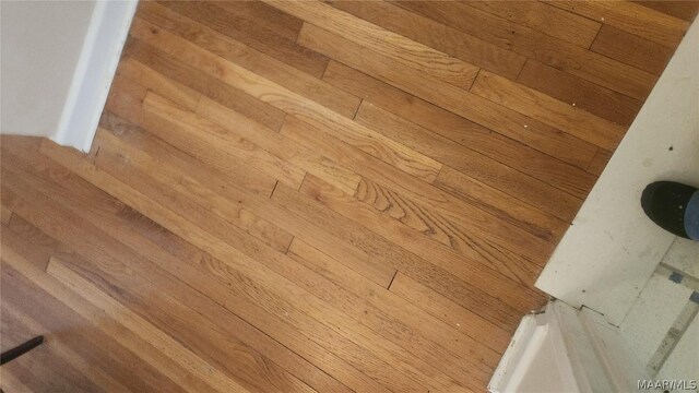 details featuring hardwood / wood-style flooring