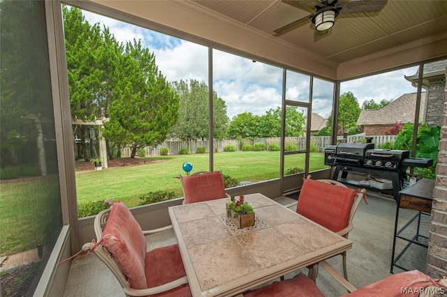 sunroom / solarium with ceiling fan