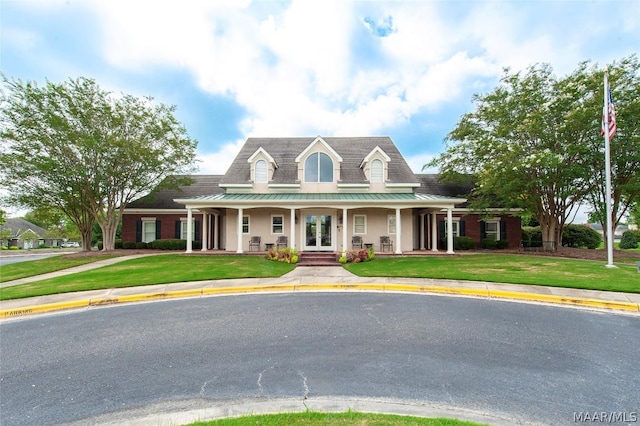 view of front facade featuring a front yard and covered porch