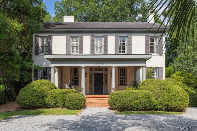 view of front facade with covered porch