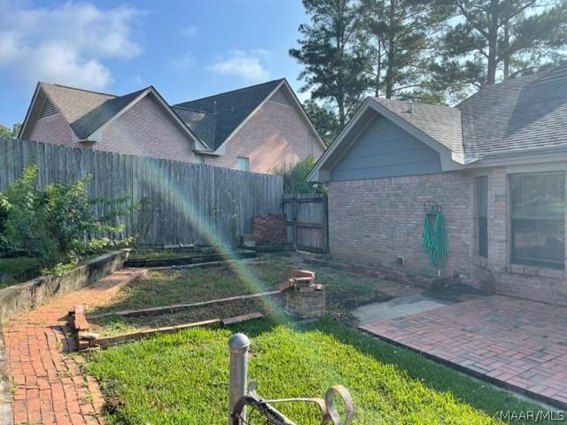 view of yard with a patio area