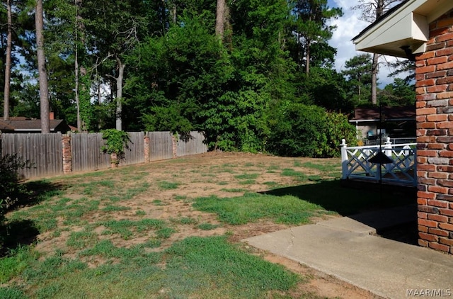 view of yard featuring fence