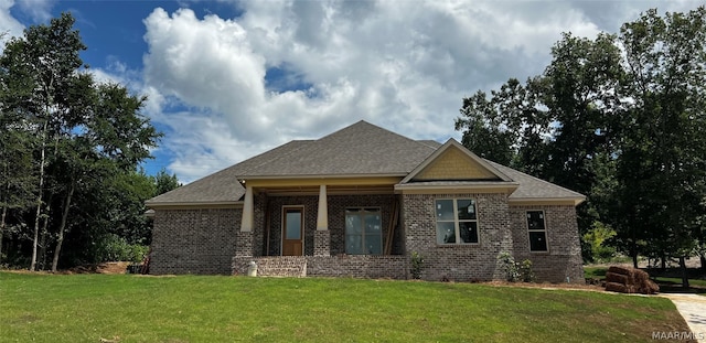 craftsman house with a front yard