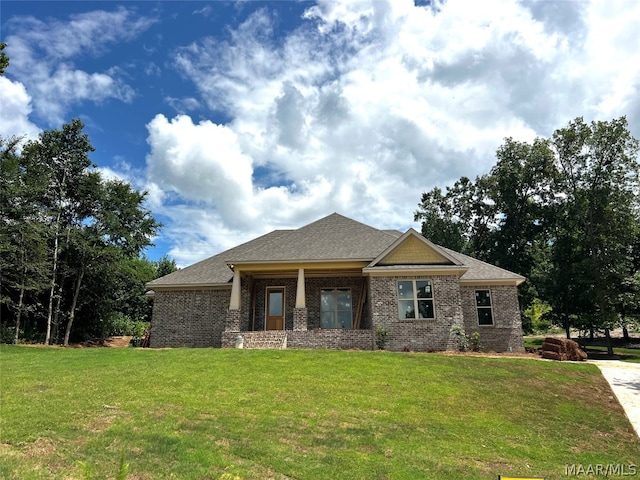 craftsman-style home featuring a front lawn