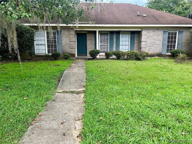 ranch-style home featuring a front yard