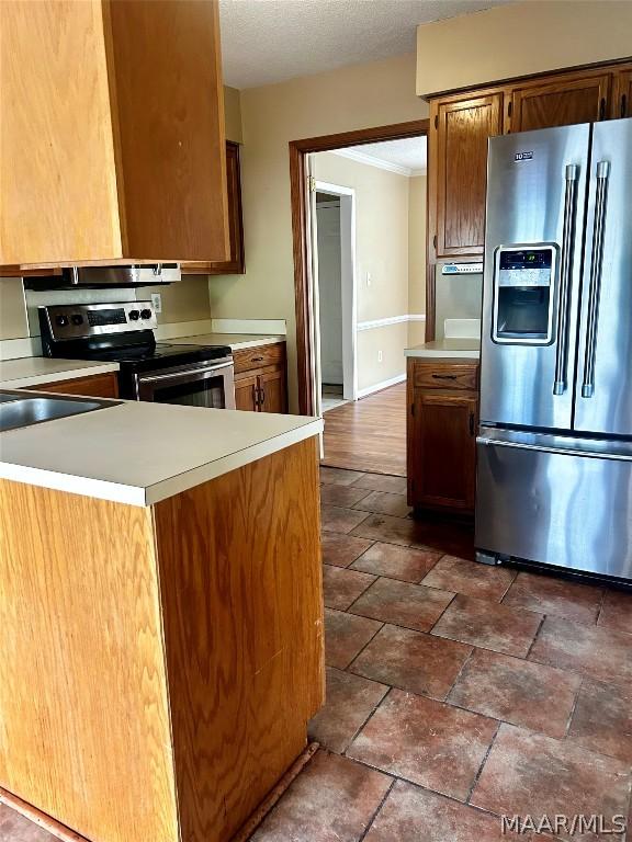 kitchen featuring a textured ceiling, sink, and stainless steel appliances