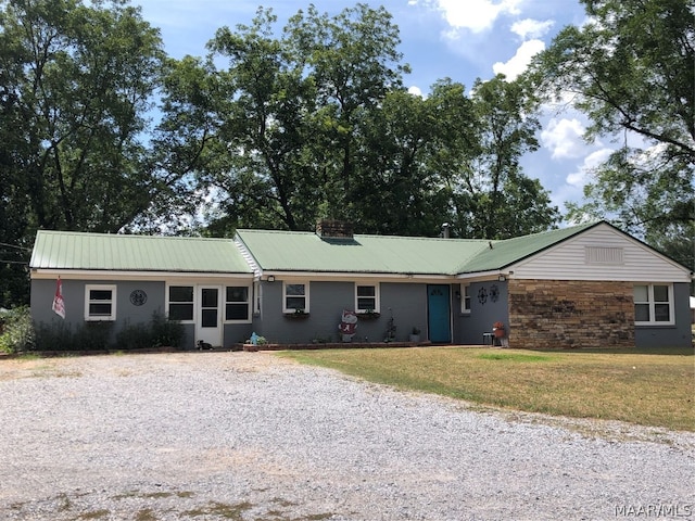 single story home featuring a front yard