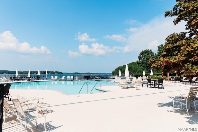 view of swimming pool featuring a patio