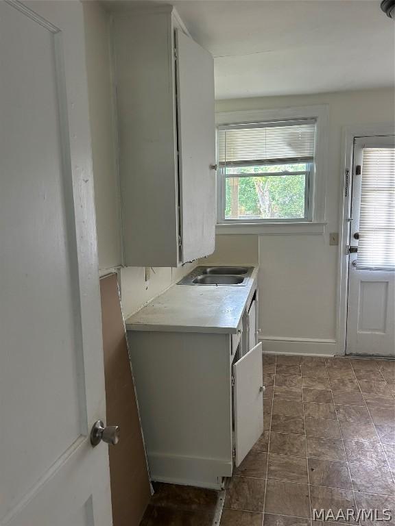 laundry area featuring a sink and baseboards