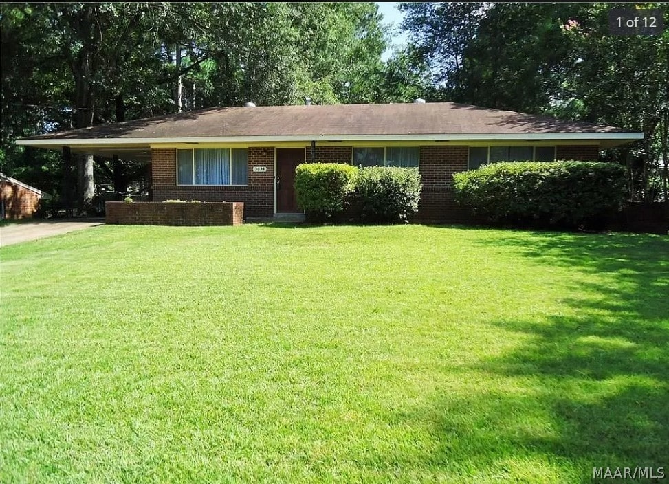 ranch-style home with a front lawn