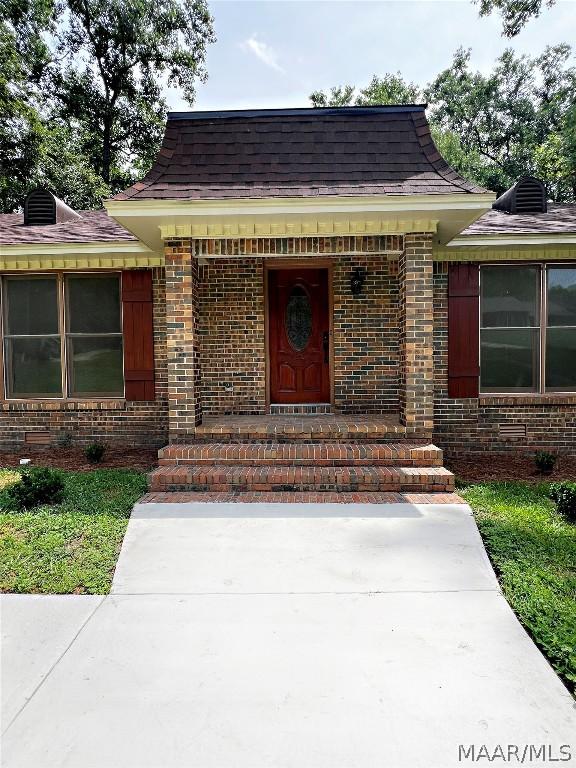 view of exterior entry featuring a porch