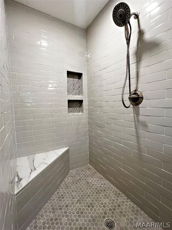 bathroom featuring tiled shower