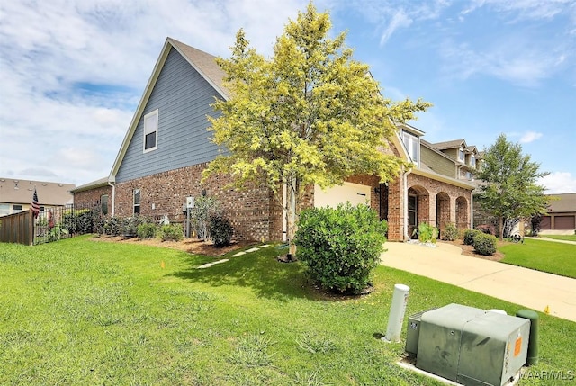 view of front of property with a front lawn