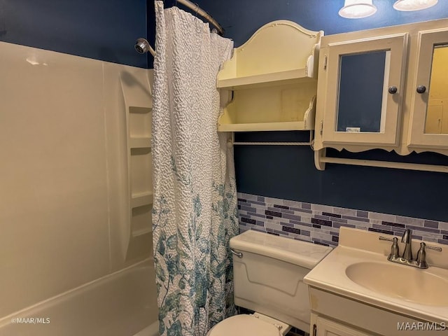 full bathroom featuring tasteful backsplash, shower / bath combo with shower curtain, vanity, and toilet