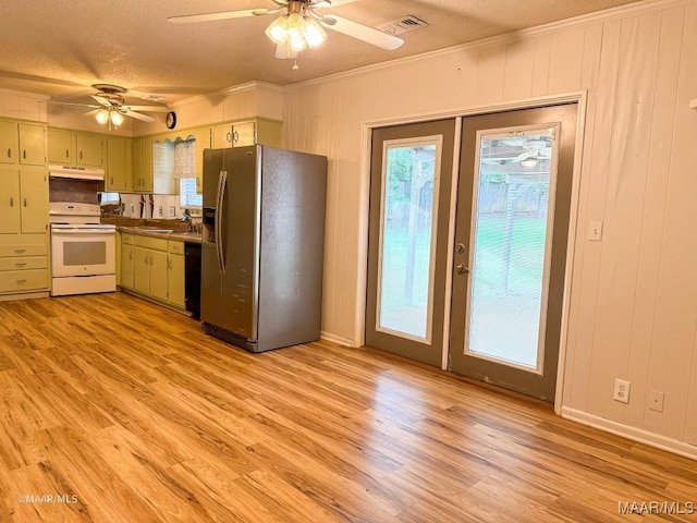 kitchen with dishwasher, white range with electric cooktop, sink, light wood-type flooring, and stainless steel fridge with ice dispenser