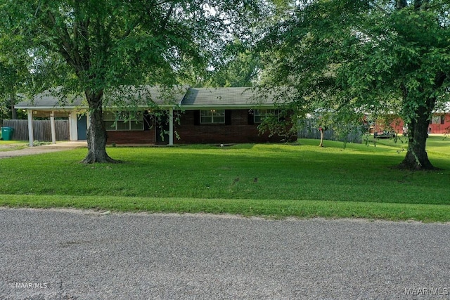 ranch-style house featuring a front yard