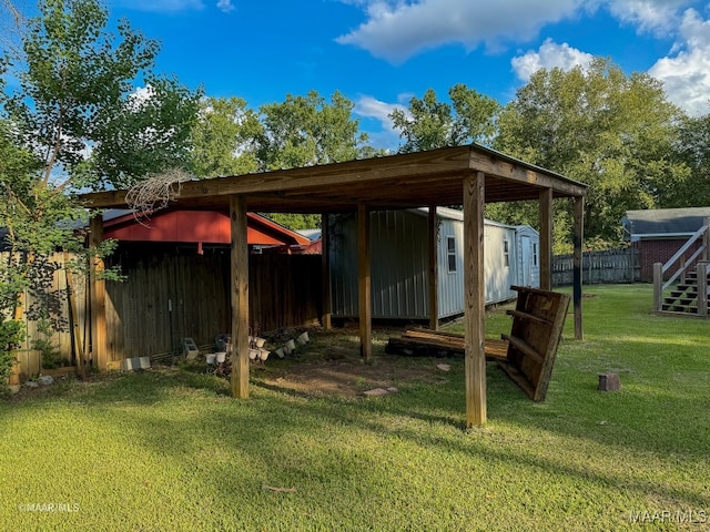 view of yard featuring a storage unit