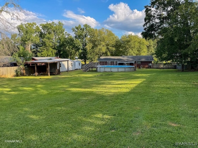 view of yard with a storage unit