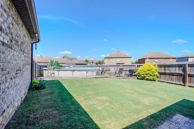 view of yard featuring a fenced in pool