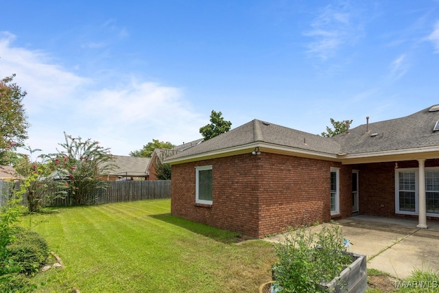 view of yard with a patio area