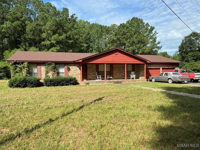 single story home featuring a front lawn