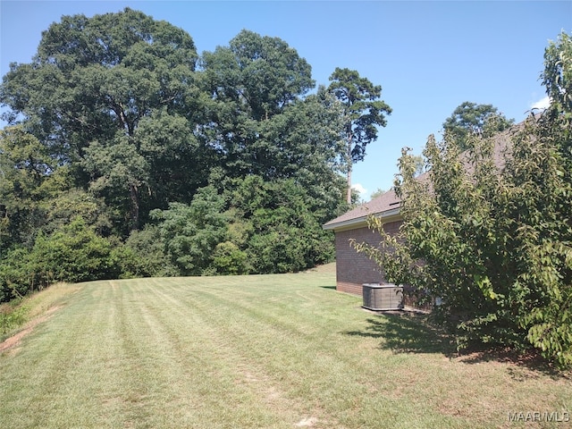 view of yard featuring cooling unit