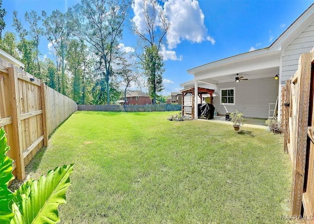 view of yard with ceiling fan