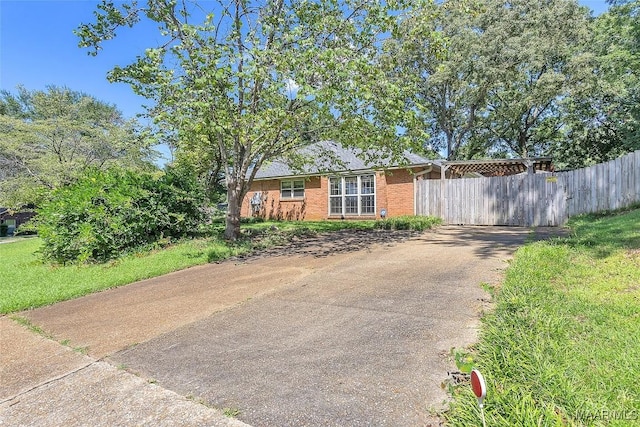 view of front of home with a front lawn