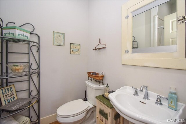 1086 Riverknolle Rd, Tallassee, AL 36078 - bathroom with a sink and toilet