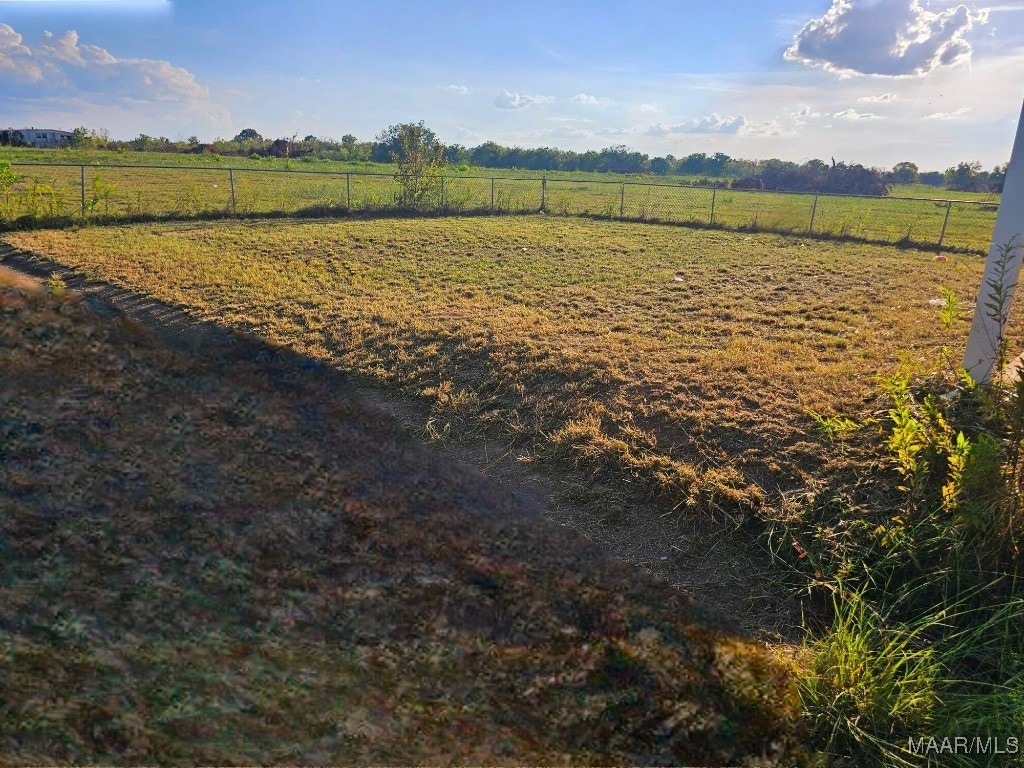 view of yard featuring a rural view