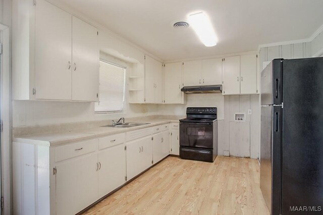 kitchen with under cabinet range hood, a sink, visible vents, black appliances, and light wood finished floors