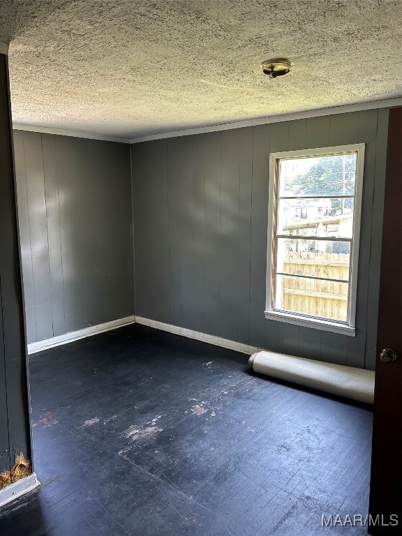 empty room featuring a textured ceiling