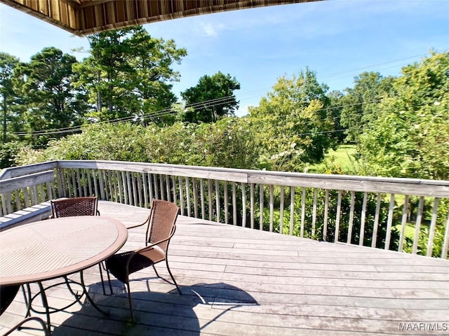 deck with outdoor dining space