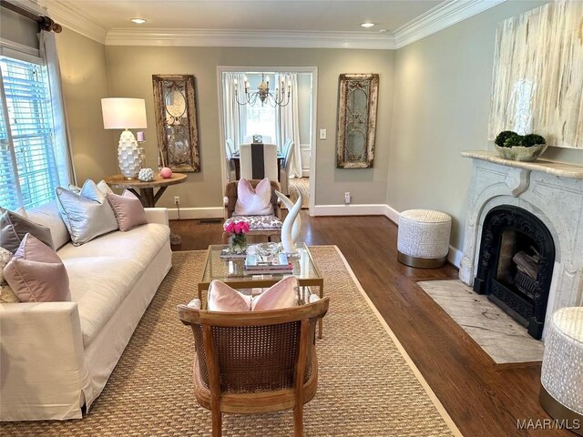 living room featuring ornamental molding, dark hardwood / wood-style floors, and an inviting chandelier