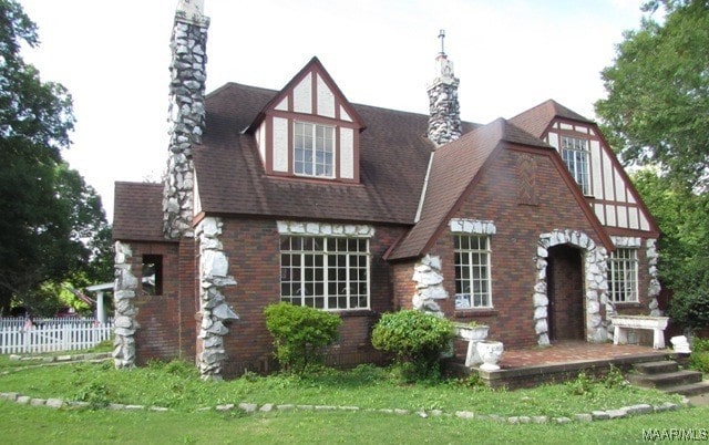 tudor house featuring a front lawn