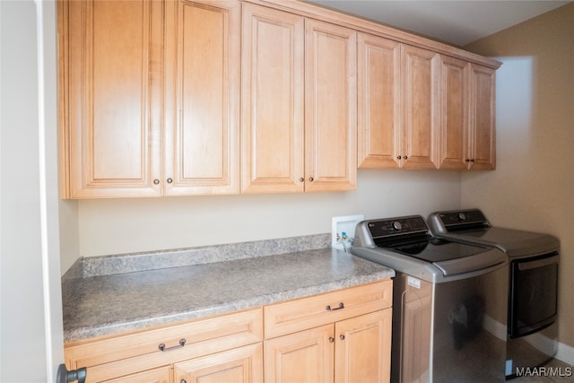 laundry room with cabinets and independent washer and dryer