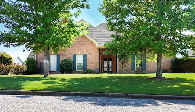 view of front of house with a front yard