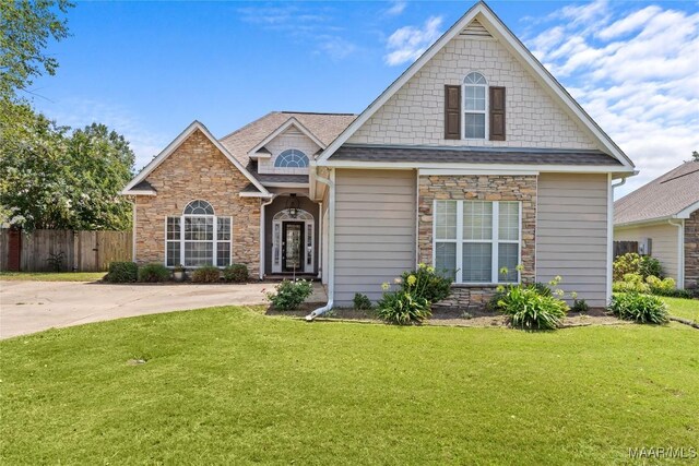 view of front of home featuring a front lawn