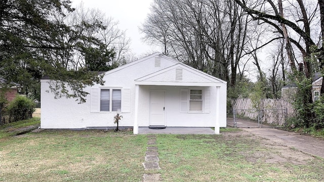 view of front of home with a front yard