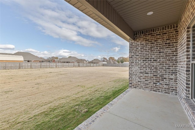 view of yard featuring a patio