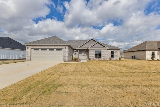 view of front of home featuring a front lawn and a garage