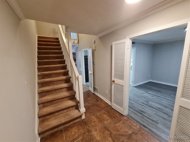 stairway featuring hardwood / wood-style flooring and ornamental molding